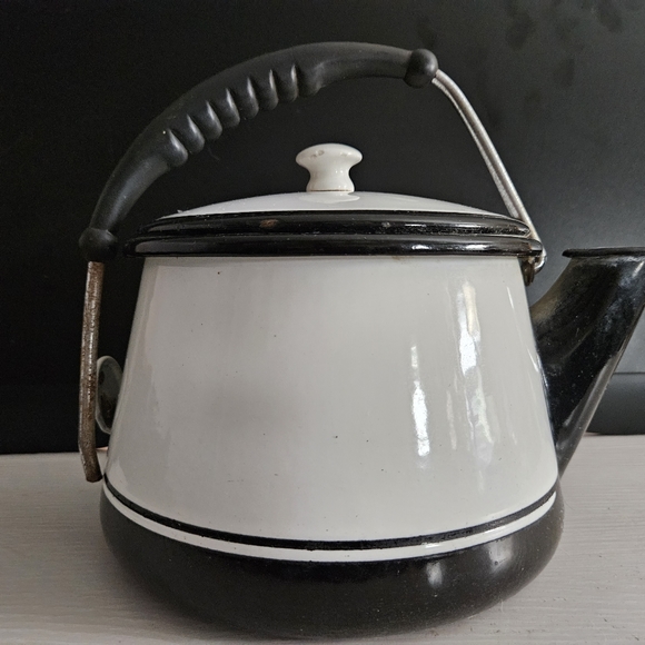 Antique Enamel Tea Pot - Picture 4 of 6